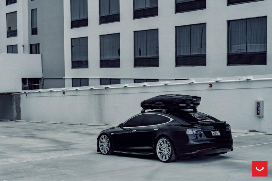  Tesla Model S P85+ on Vossen Wheels (CV10) 2019 года  (фото 5 из 14)
